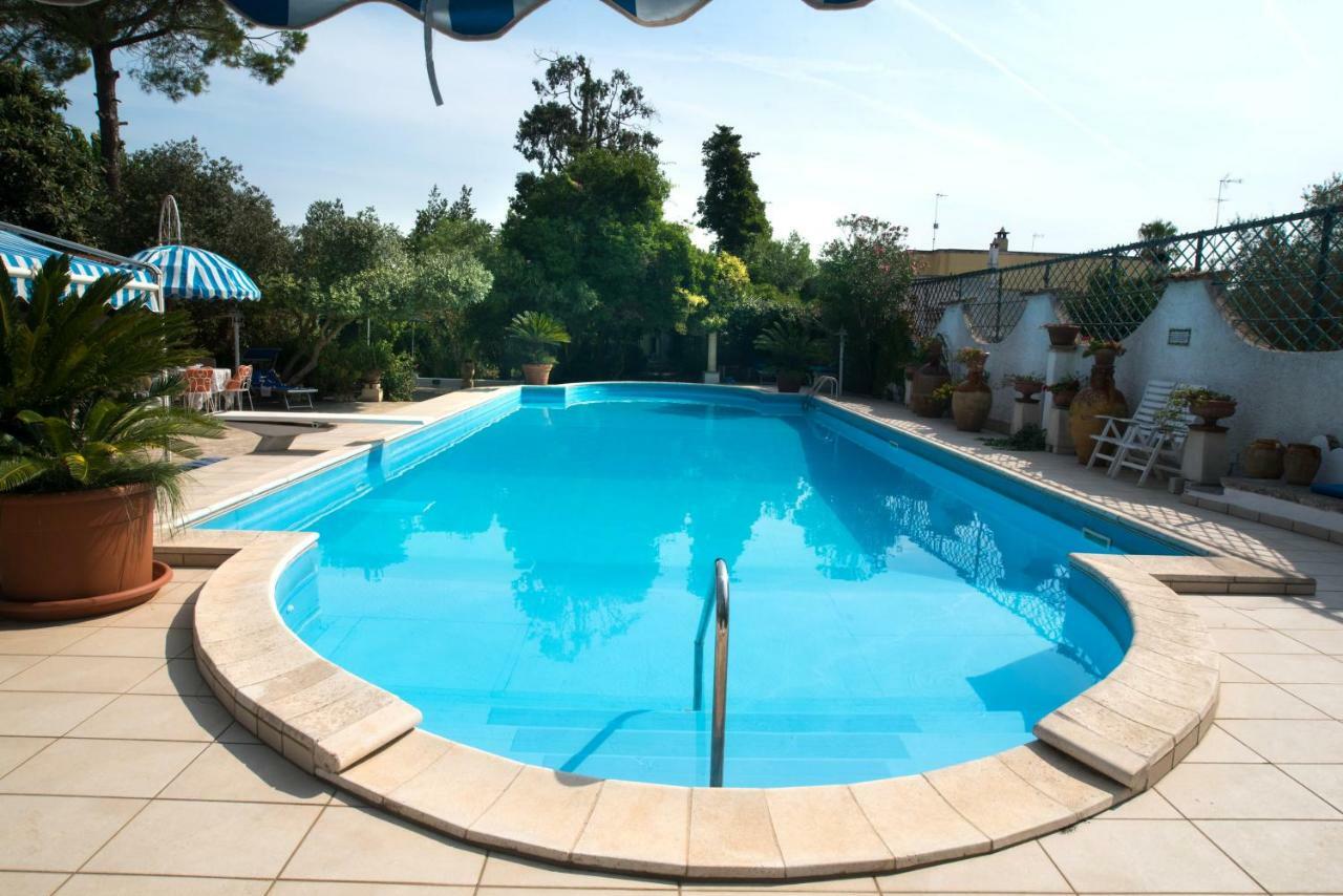 Con Piscina In